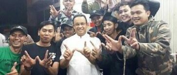 Foto: Anies Baswedan, Capres nomor urut 1 saat bertemu dengan geng motor Moonraker di Bandung.