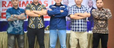 Kang H. Iman Bule (tengah), Ketua Umum Perkumpulan Moonraker Indonesia.